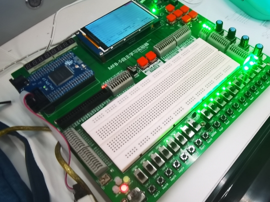 多功能数字钟设计Verilog代码Qua