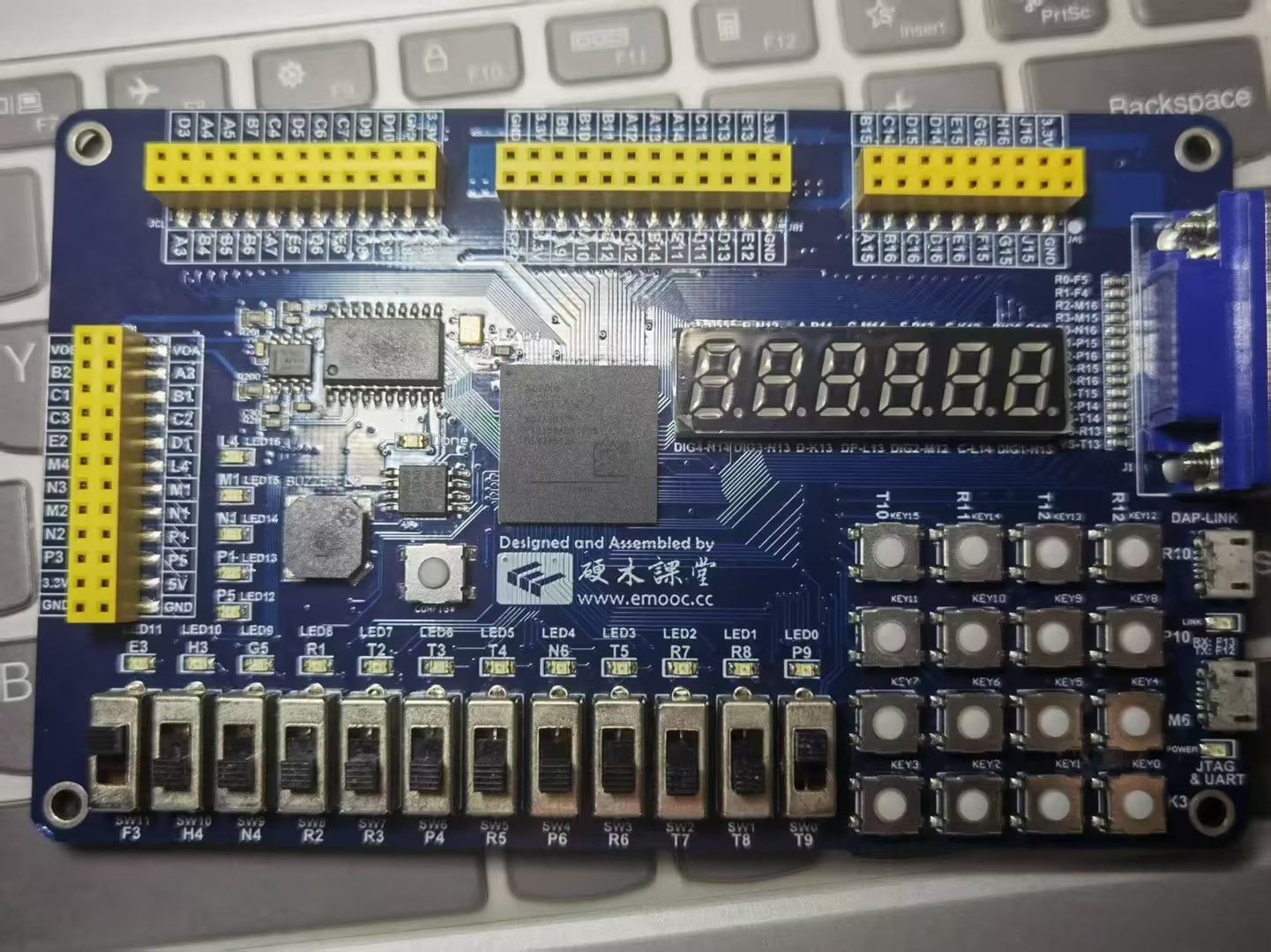 超声波测距数码管显示 FPGA 设计 V