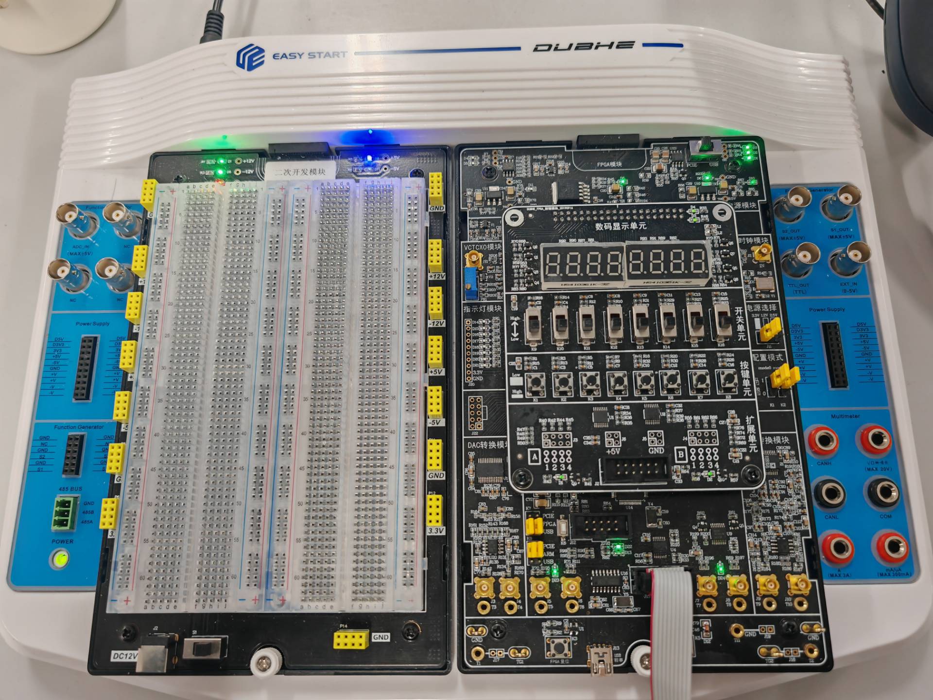 汽车转向灯与灯光控制 FPGA 设计 Verilog Quartus 开发板验证图片 开发板 (2).jpg